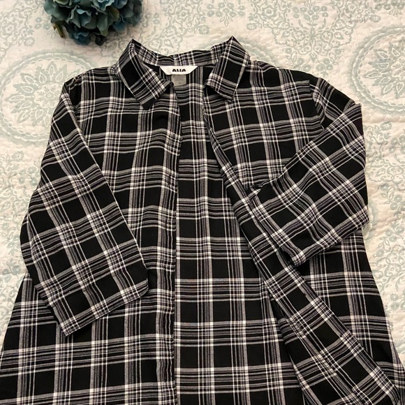 [XL] Black Plaid - Picture 2 of 3